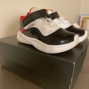 Toddler boy, size 6 Jordan sneakers
